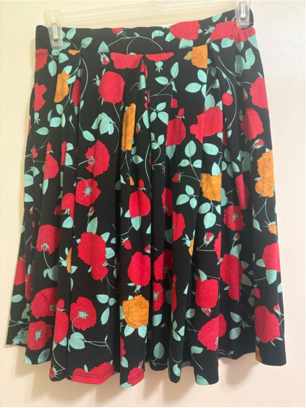 Women's LuLaRoe Black Red Floral A-Line Skirt M
